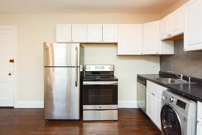 3345 N Marshfield Ave, Unit 302 in Chicago, IL - Foto de edificio - Building Photo