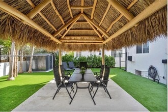 813 W 39th St in Miami Beach, FL - Building Photo - Building Photo