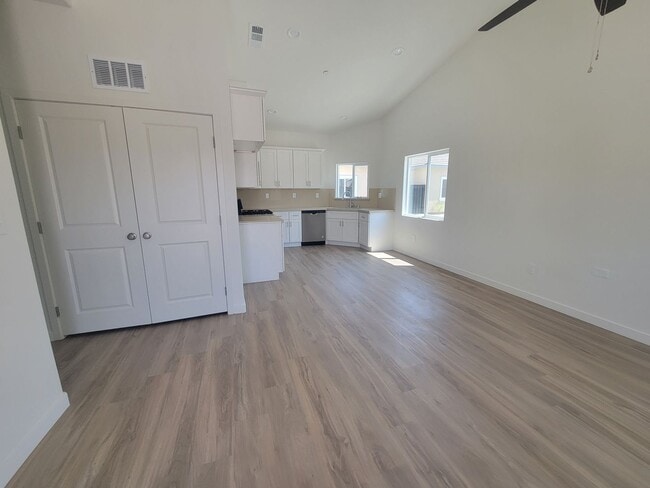 8410 Grandy St in Bakersfield, CA - Building Photo - Building Photo