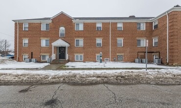 7310 Whittington Dr in Parma, OH - Building Photo - Building Photo