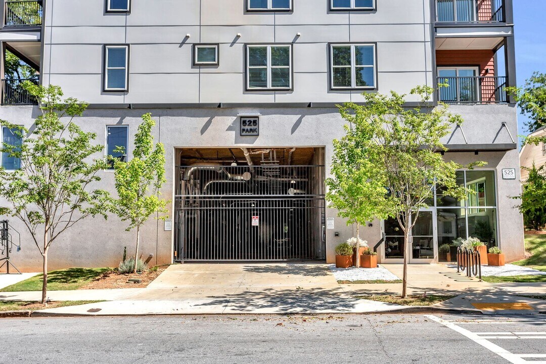 525 Parkway Dr NE in Atlanta, GA - Building Photo