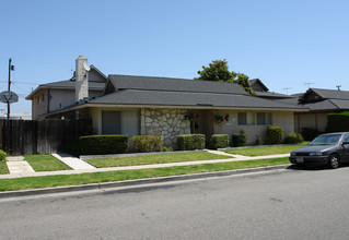 7601 Volga Dr in Huntington Beach, CA - Building Photo - Building Photo