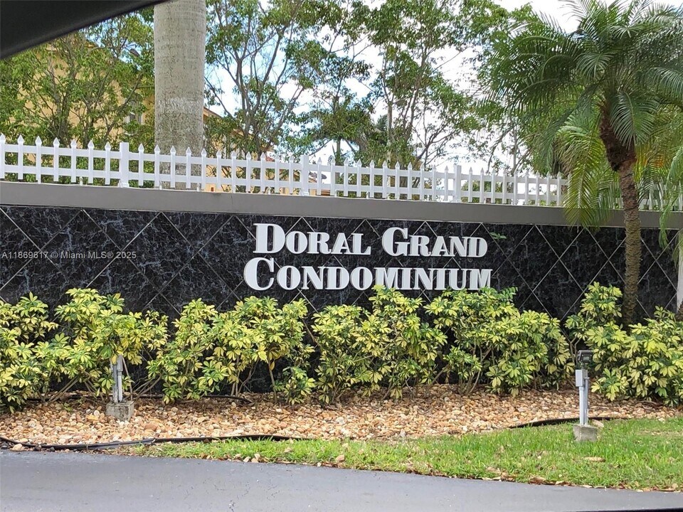 5795 NW 109th Ave in Doral, FL - Building Photo