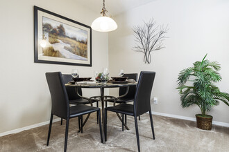 La Mirage Apartment Homes in Albuquerque, NM - Building Photo - Interior Photo