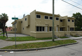 5490-5496 NE Miami Pl in Miami, FL - Building Photo - Building Photo