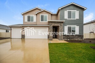 302 Ravello St in Caldwell, ID - Building Photo