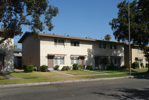 2718 S Rosewood Ave Apartments