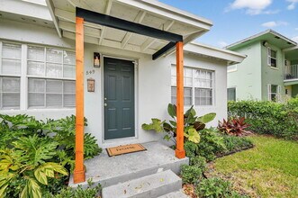 549 21st St in West Palm Beach, FL - Foto de edificio - Building Photo