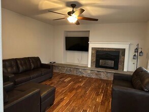 2744 Redbridge Rd in Tracy, CA - Foto de edificio - Building Photo