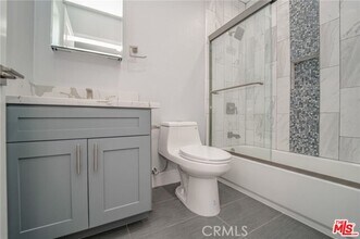 1872 W 20th St in Los Angeles, CA - Building Photo - Building Photo