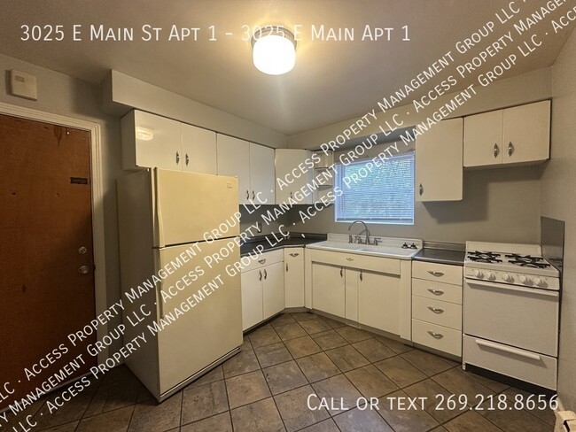 3025 E Main St in Kalamazoo, MI - Foto de edificio - Building Photo