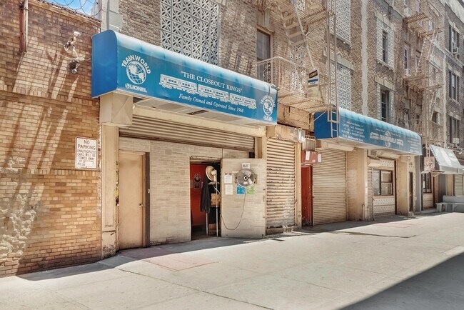 751 Mcdonald Ave in Brooklyn, NY - Foto de edificio - Building Photo