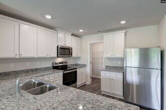 807 Red Berry Ln in Gilbert, SC - Building Photo - Building Photo