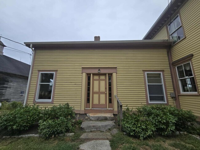 806 Foreside Rd in Topsham, ME - Building Photo - Building Photo