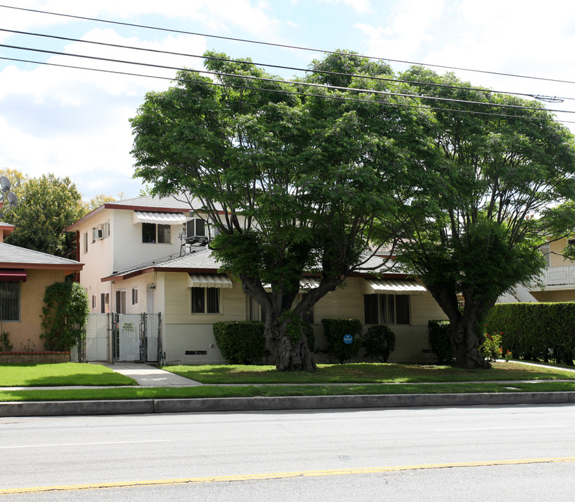 5716 Kester Ave in Van Nuys, CA - Building Photo