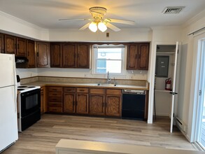 112 11th St N, Unit 2 in Brigantine, NJ - Foto de edificio - Building Photo