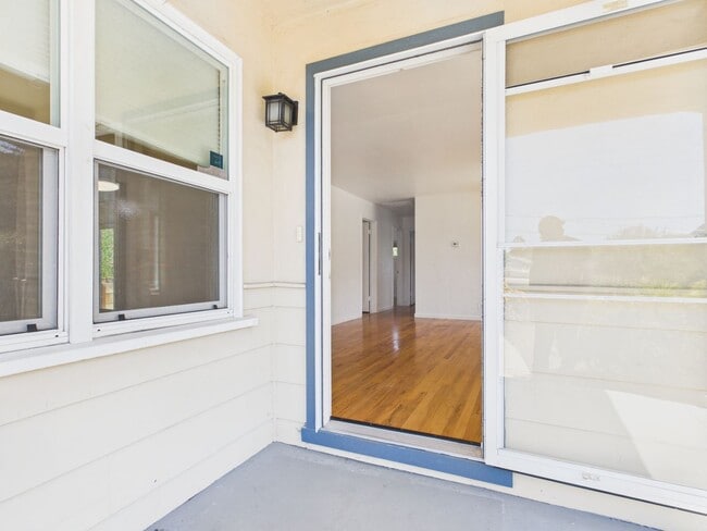 831 Avalon Pl in Del Rey Oaks, CA - Building Photo - Building Photo