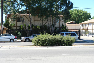 4120 W Avenue L in Lancaster, CA - Foto de edificio - Building Photo