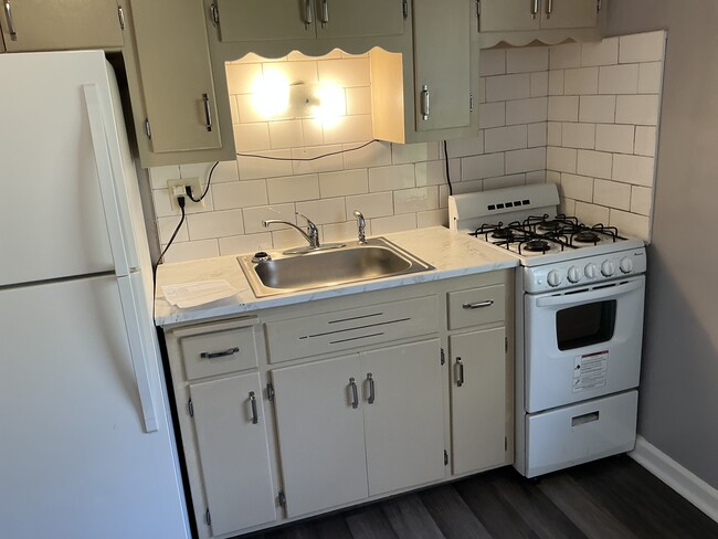 3828 W Marion St, Unit 3828 w Marion