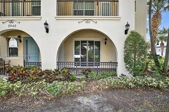 2938 St Thomas Dr in Hollywood, FL - Building Photo - Building Photo