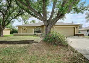 1029 SE 18th Pl in Cape Coral, FL - Building Photo