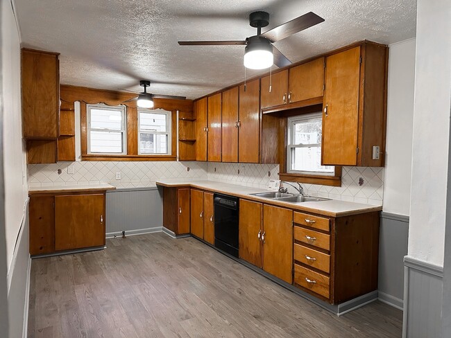 222 W Union St in Medina, OH - Foto de edificio - Building Photo