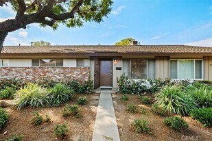 13902 Yorba St, Unit 9C in Tustin, CA - Building Photo