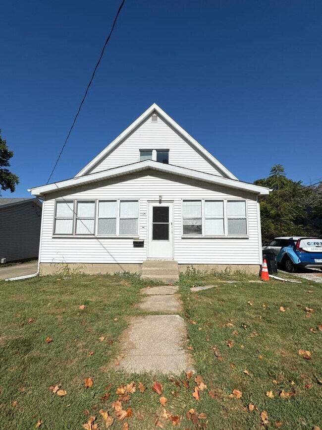 340 E Baker St in Bloomington, IL - Building Photo - Building Photo