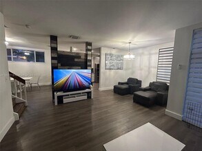 3065 N 36th Ave in Hollywood, FL - Building Photo - Building Photo