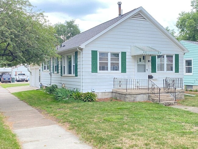 1101 Evergreen Ave in Waterloo, IA - Building Photo - Building Photo