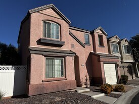 7628 Belhurst Ave in Las Vegas, NV - Building Photo