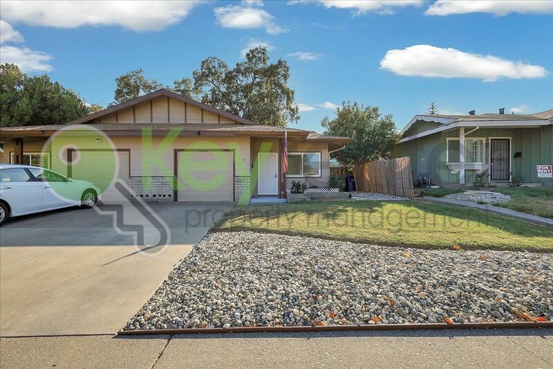 3126 Manand St in Carmichael, CA - Building Photo