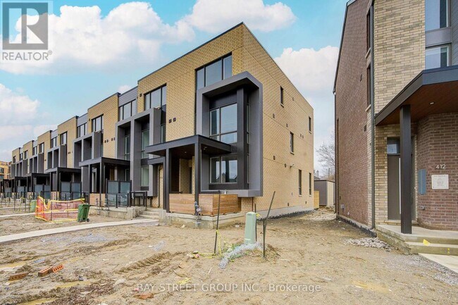 414 Lawrence Hts Wy in Toronto, ON - Building Photo - Building Photo