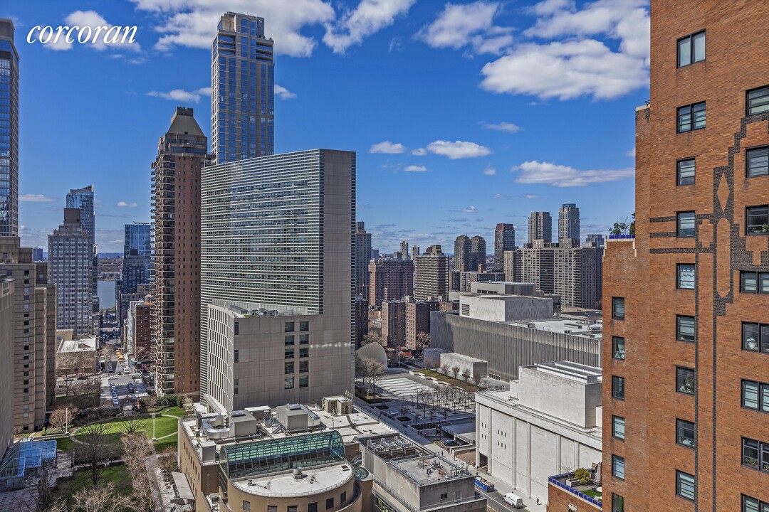 30 W 61st St-Unit -: 17D in New York, NY - Building Photo