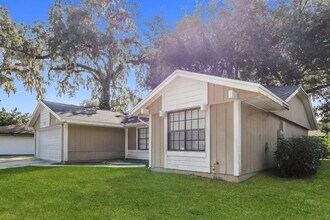 647 Redwood Dr in Winter Springs, FL - Foto de edificio - Building Photo