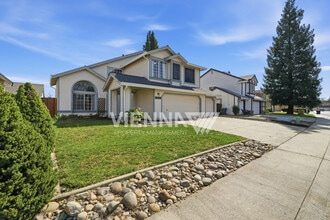 2212 Thurton Dr in Roseville, CA - Building Photo - Building Photo