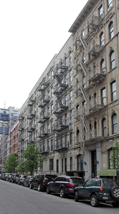 241 E 13th St in New York, NY - Foto de edificio