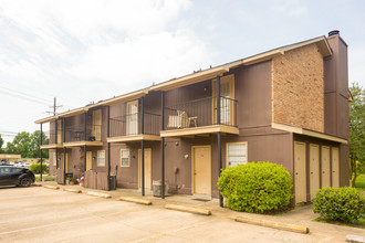 Greenwell & Lone Oak in Baton Rouge, LA - Building Photo - Building Photo