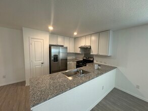1155 Barbarosa Rd in New Braunfels, TX - Foto de edificio - Building Photo