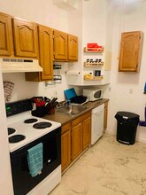 1721 Guilford Ave in Baltimore, MD - Building Photo - Building Photo
