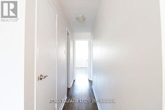 1237E Woodbine Ave in Toronto, ON - Building Photo - Building Photo