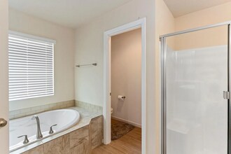 7484 NW 163rd Ter in Portland, OR - Foto de edificio - Building Photo