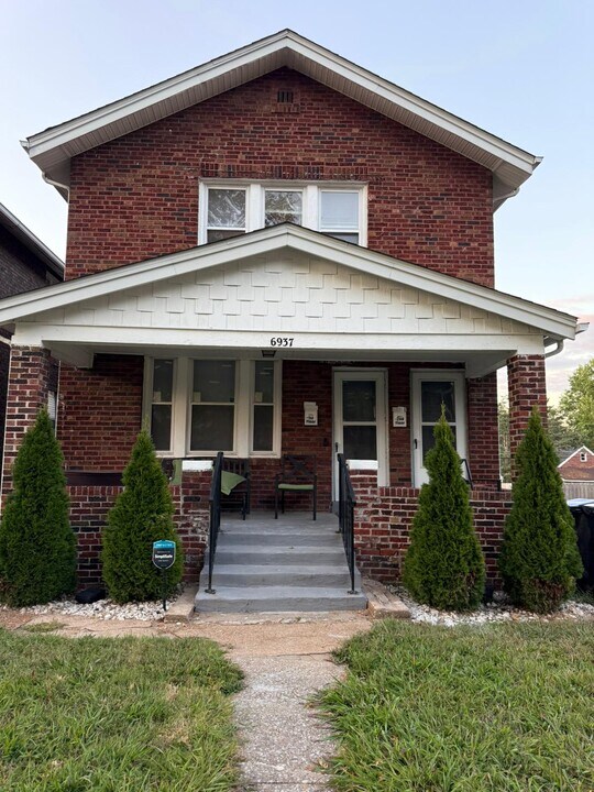 6937 Melrose Ave in University City, MO - Building Photo
