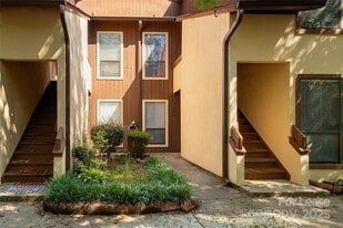 7205 Winery Ln in Charlotte, NC - Building Photo