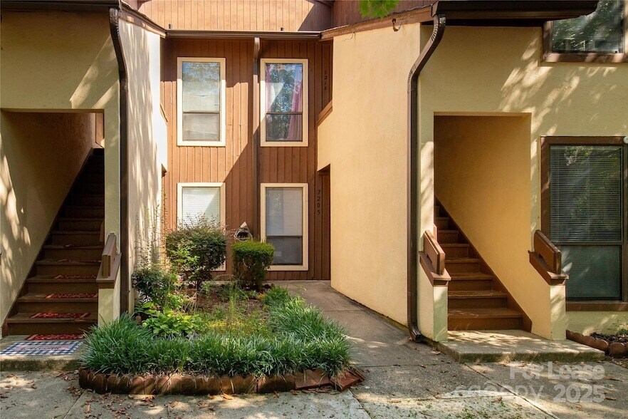 7205 Winery Ln in Charlotte, NC - Foto de edificio
