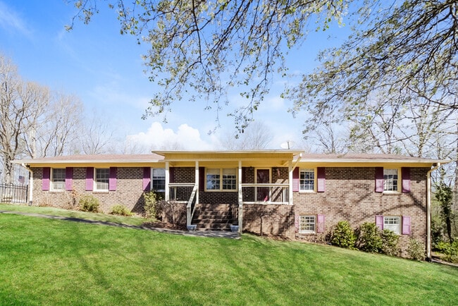 property at 302 Ridgedale Dr SE