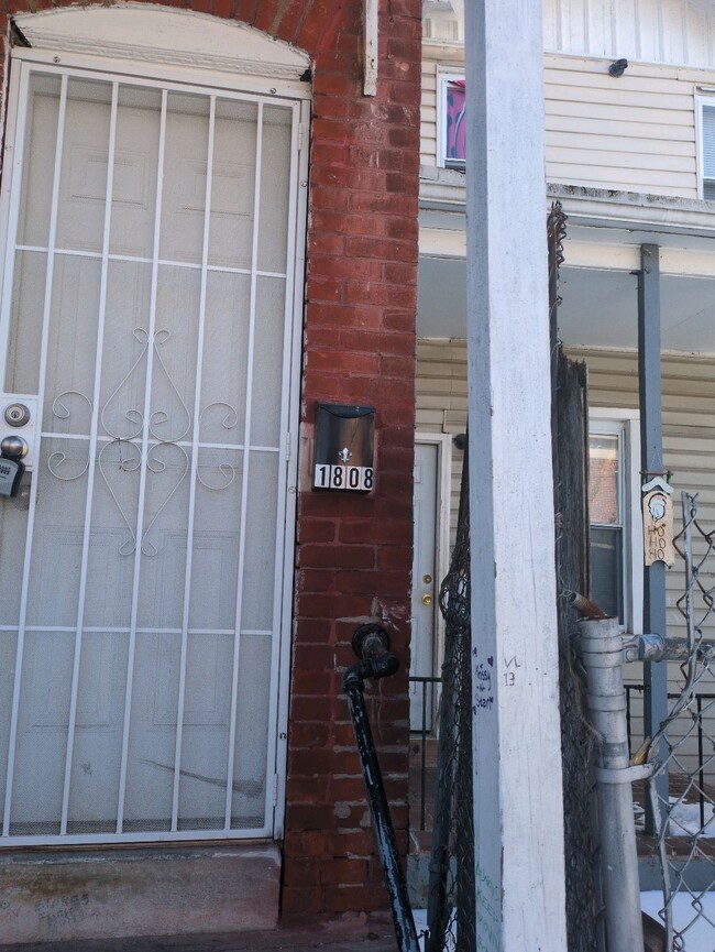 property at 1808 W 3rd St