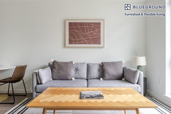 17675 NE 69th Ct in Redmond, WA - Building Photo - Building Photo