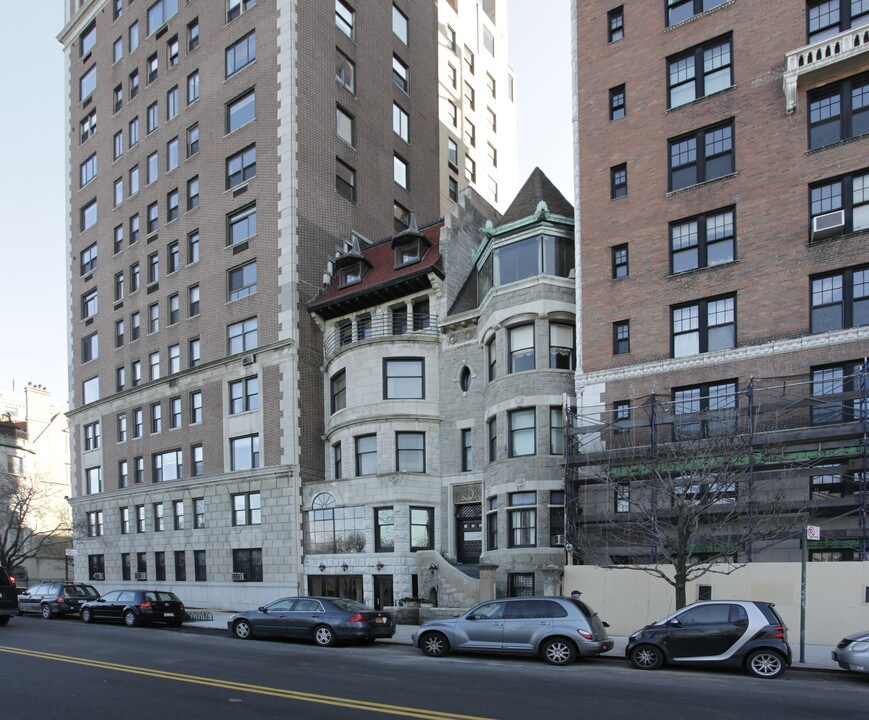 35 Riverside Dr in New York, NY - Building Photo