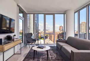 360 W Illinois St in Chicago, IL - Building Photo